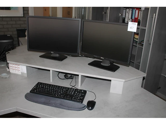 Twee monitoren dell 21 en 24 inch. - afbeelding 1 van  3