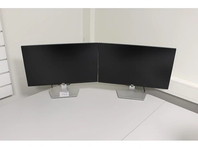 Twee monitoren dell 24 inch - afbeelding 1 van  2