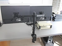 Twee monitoren eizo flexscan 2402w 24 inch op dubbele armsteun met toetsenbord, muis en verhoger. - afbeelding 1 van  2
