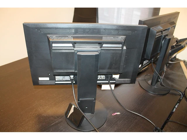 Twee monitoren eizo flexscan ev2316w 23 inch. - afbeelding 2 van  2