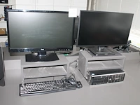 Twee monitoren iiyama waaronder pro lite e2473hds 24 inch met toetsenbord, twee muizen en verhogers - afbeelding 1 van  3