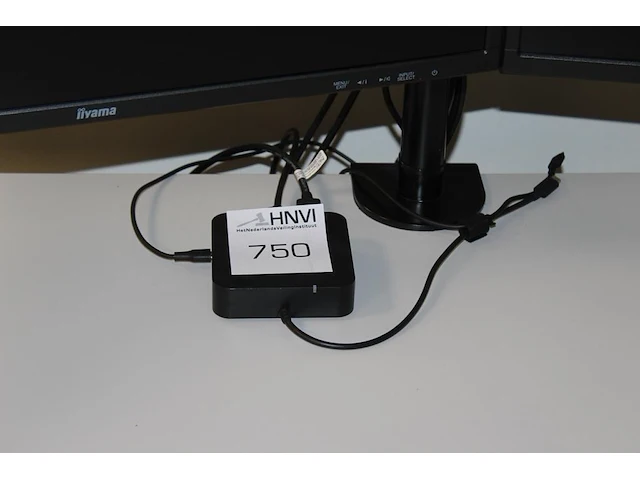 Twee monitoren iyama 24 inch aan bureaubeugel met dokkingstation gearlab glb232003 - afbeelding 3 van  3