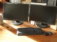 Twee monitoren lenovo 55 cm. met toetsenbord, speakers en muis. - afbeelding 1 van  2