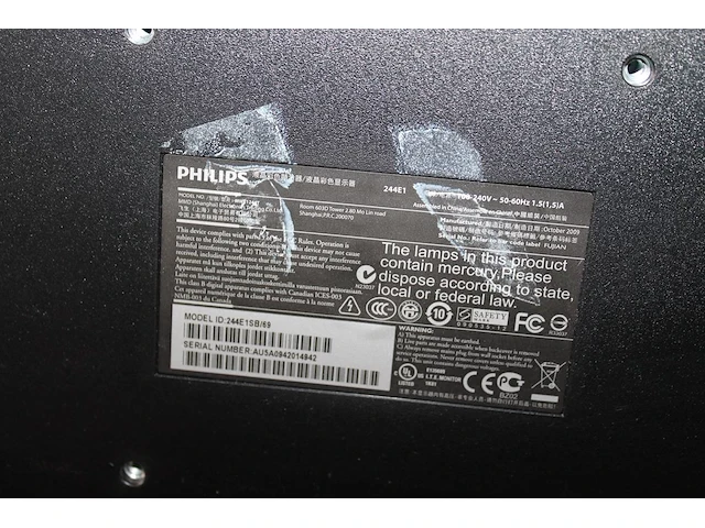Twee monitoren philips 244e 24 inch en 226v 22 inch, toetsenborden, muis en verhogers. - afbeelding 2 van  3