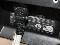 Twee monitoren philips 244e 24 inch en 226v 22 inch, toetsenborden, muis en verhogers. - afbeelding 3 van  3