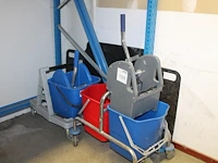 Twee mopwagens. - afbeelding 1 van  2