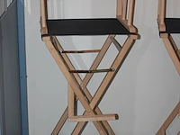 Twee opklapbare regisseursstoelen. - afbeelding 3 van  3
