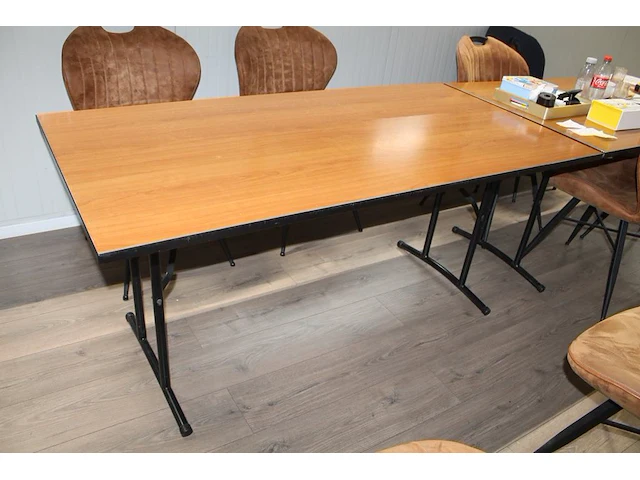Twee opklapbare tafels met afmeting 160 x 80 x 73 cm. - afbeelding 1 van  2