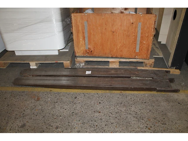 Twee overzetlepels t.b.v. heftruck lengte 215 cm. - afbeelding 1 van  1