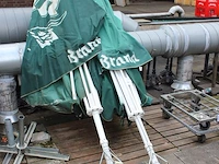 Twee parasols vermoedelijk 300 x 300 cm met reclame brand. - afbeelding 2 van  3