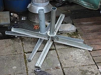 Twee parasols vermoedelijk 300 x 300 cm met reclame brand. - afbeelding 3 van  3
