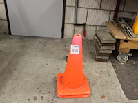 Twee pionnen. - afbeelding 1 van  1