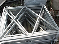Twee poortframes v.v. slotkom 90 x 155 cm. - afbeelding 2 van  3