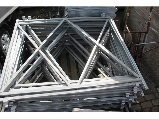 Twee poortframes v.v. slotkom 90 x 155 cm. - afbeelding 3 van  3