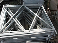 Twee poortframes v.v. slotkom 90 x 155 cm. - afbeelding 3 van  3