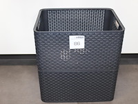 Twee prullenmanden. afmeting 44 x 33 x 23 cm. - afbeelding 1 van  1