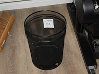 Twee prullenmanden met hoogte 23 cm. - afbeelding 1 van  2