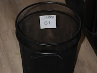 Twee prullenmanden met hoogte 23 cm. - afbeelding 2 van  2