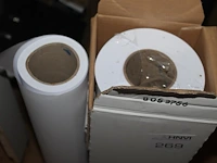 Twee rollen papier voor plotmachine met breedte 85 cm waarvan een aangebroken. - afbeelding 1 van  1