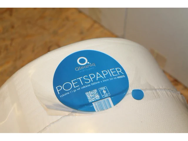 Twee rollen poetspapier qleaniq a 1000 stuks. - afbeelding 2 van  2