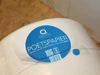 Twee rollen poetspapier qleaniq a 1000 stuks. - afbeelding 2 van  2