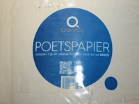 Twee rollen poetspapier. - afbeelding 2 van  2