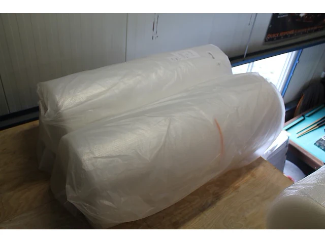 Twee rollen tweelagig bubblefolie150 cm a 100 m. - afbeelding 1 van  2