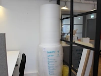 Twee rollen verpakkingsschuim breedte 100 cm. - afbeelding 1 van  2