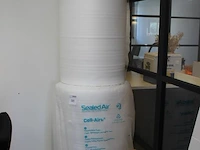 Twee rollen verpakkingsschuim breedte 100 cm. - afbeelding 2 van  2