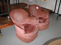 Twee roze fauteuils met franjes. - afbeelding 2 van  3