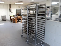 Twee rvs platenkarren bourgeat met afmeting 63 x 47 x 170 cm. - afbeelding 1 van  2
