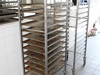 Twee rvs platenkarren bourgeat met afmeting 63 x 47 x 170 cm. - afbeelding 2 van  2