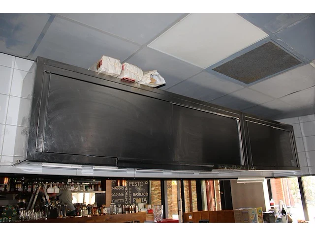 Twee rvs wandkasten met 2 schuifdeuren. 120 / 200 x 40 x 60 cm. let op: exclusief inhoud. - afbeelding 1 van  3