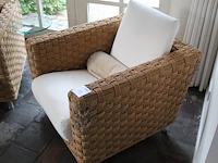 Twee salonstoelen gevlochten. afmeting 80 x 85 x 60 cm. diverse beschadigingen aan vlechtwerk - afbeelding 2 van  3