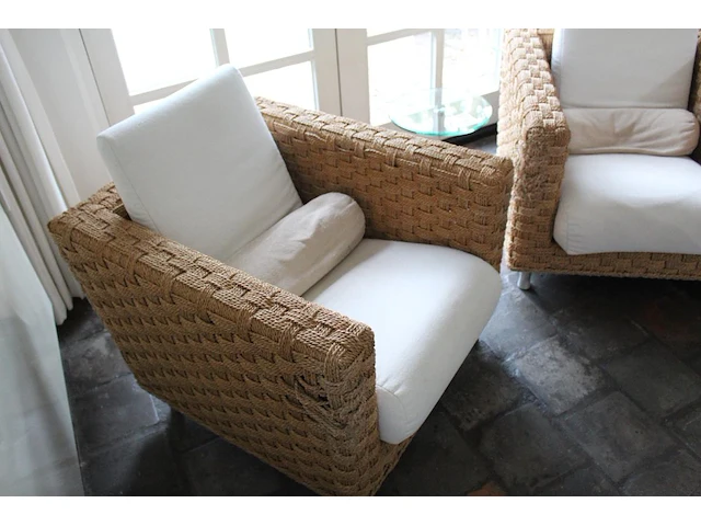 Twee salonstoelen gevlochten. afmeting 80 x 85 x 60 cm. diverse beschadigingen aan vlechtwerk - afbeelding 3 van  3