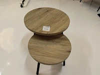 Twee salontafels met doorsnede 54 en 43 cm en hoogtes 46 en 36 cm. - afbeelding 1 van  2