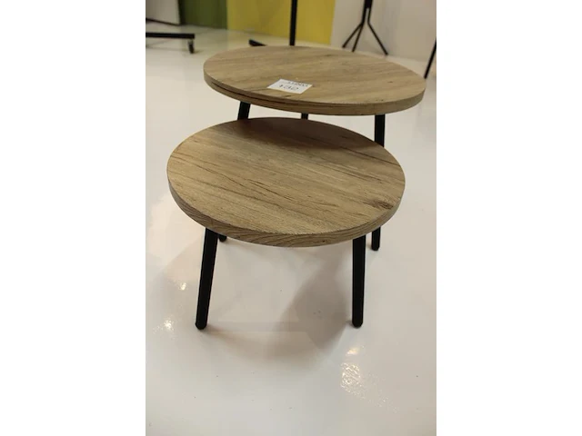 Twee salontafels met doorsnede 54 en 43 cm en hoogtes 46 en 36 cm. - afbeelding 2 van  2