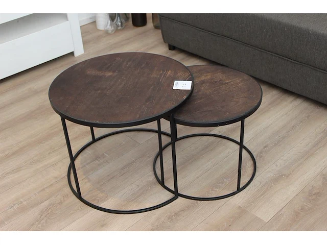 Twee salontafels met doorsnede 60 cm en 48 cm. - afbeelding 1 van  2