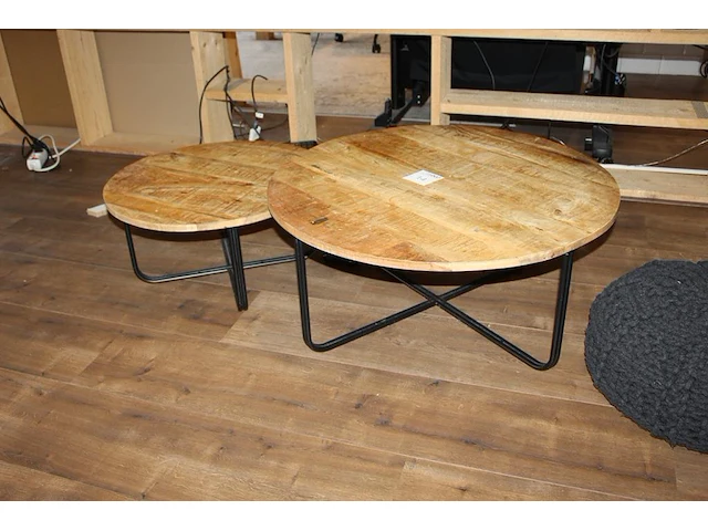 Twee salontafels met doorsnede 60 cm en 48 cm. - afbeelding 2 van  2