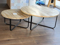Twee salontafels met doorsnedes 80 cm en 58 cm en hoogtes 36 cm en 28 cm. - afbeelding 2 van  2