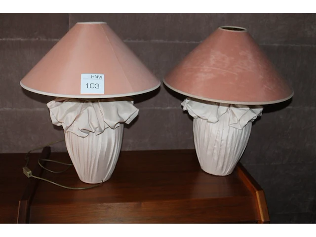Twee schermerlampen met doorsnede 50 cm en hoogte 60 cm. - afbeelding 1 van  1