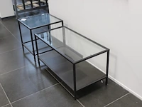 Twee showtafels met glazen blad o.a. afm. 50 x 50 x 50 cm - afbeelding 2 van  2