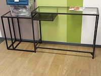 Twee showtafeltjes met glazen blad o.a. afm. 100 x 36 x 74cm - afbeelding 1 van  2