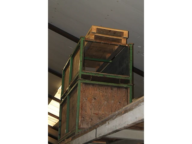 Twee stapelbare transportbokken. afmeting 254 x 115 x 115 cm. - afbeelding 2 van  2