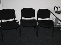 Twee stapelbare zwart beklede stoelen. - afbeelding 1 van  2