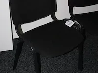 Twee stapelbare zwart beklede stoelen. - afbeelding 2 van  2