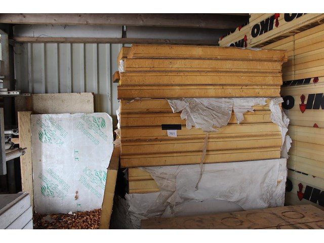 Twee stapels pir platen met dikte 100 mm. afmeting 50 x 130 cm. - afbeelding 1 van  1