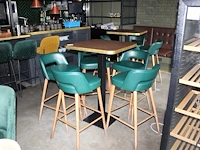 Twee statafels 70 x 70 x 110 cm met acht barkrukken met kunstlederen bekleding. afmeting - afbeelding 4 van  4