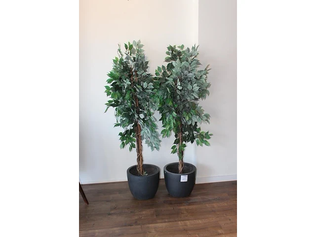 Twee stenen potten met kunstplanten met hoogte 180 cm. - afbeelding 2 van  2