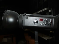Twee studioflitsers bowens gemini gm500pro op in hoogte verstelbare statieven. - afbeelding 3 van  3